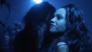 Bianca Lawson seksi, Rogue s03e02'den (2015) seks sahnesi