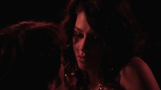 Jade Tailor nue, Natasha Alam nue, scène de True Blood s03e04 (2010)