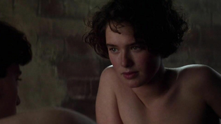 Lena Headey nuda, scena di sesso da Waterland (1992)
