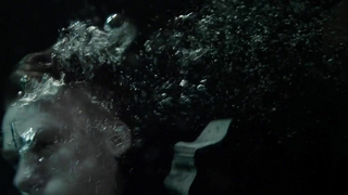 Gemita Samarra desnuda, escena de Presión (2015)