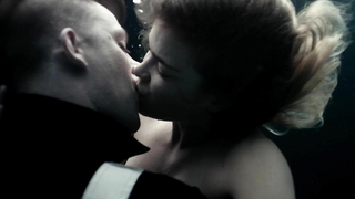 Gemita Samarra desnuda, escena de Presión (2015)