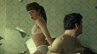 Tatiana Maslany sexy, cena de Orphan Black s03e06 (2015)