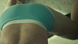 Tatiana Maslany sexy, cena de Orphan Black s03e06 (2015)