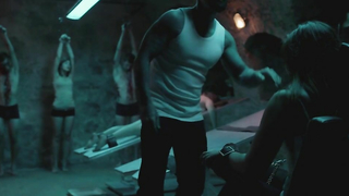 Beth Humphreys çıplak, Parlour'dan (2015) seks sahnesi