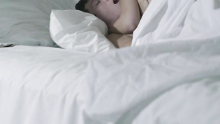 Claire Garvey seksi, Gabija Urnieziute çıplak, Parlor'dan bir sahne (2015)