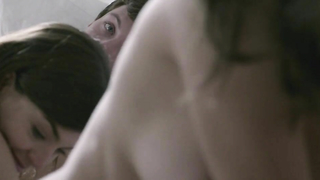 Claire Garvey seksi, Gabija Urnieziute çıplak, Parlor'dan bir sahne (2015)