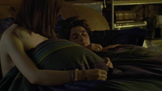 Эмили Браунинг секси, сцена из Боже, помоги девушке (2014)