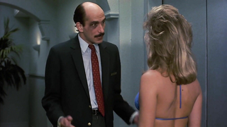 Vickie Benson çıplak, Private Resort'tan (1985) sahne