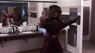 Vickie Benson çıplak, Private Resort'tan (1985) sahne