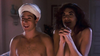 Hilary Shepard çıplak, Private Resort'tan (1985) sahne