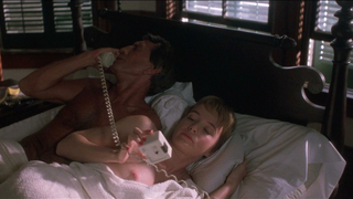 Karen Young nua, cena de Night Game (1989)