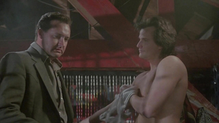 Vickie Benson desnuda, escena de sexo de The Wraith (1986)