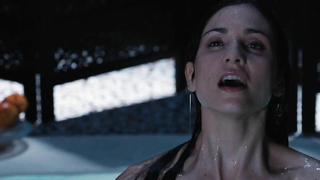 Tuppence Middleton nuda, Vanessa Kirby sexy, scena di Jupiter Ascending (2015)