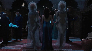 Tuppence Middleton nuda, Vanessa Kirby sexy, scena di Jupiter Ascending (2015)
