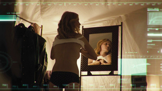 Ashley Hinshaw sexy, scène de La Pyramide (2014)