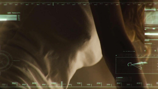 Ashley Hinshaw sexy, scène de La Pyramide (2014)