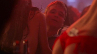 Джулиан Уэллс обнаженная, сцена секса из сериала «Красавцы» s01e07, сцена секса из сериала «08» (2004)