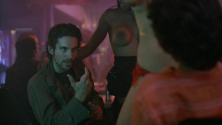 Джулиан Уэллс обнаженная, сцена секса из сериала «Красавцы» s01e07, сцена секса из сериала «08» (2004)