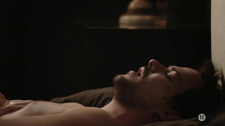 Miranda Raison nue, scène de sexe de Spotless s01e02 (2015)