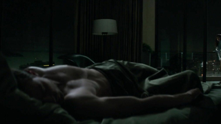 Dakota Johnson çıplak, Karanlığın Elli Tonu (2017) filminden seks sahnesi