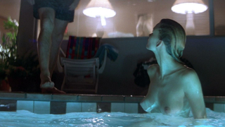 Natasha Henstridge nua, cena de sexo de Species (1995)