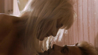 Jenny Wright çıplak, The Lawnmower Man (1992) filminden seks sahnesi