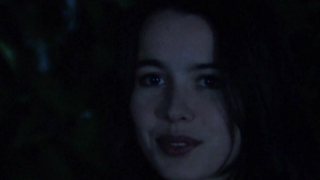 Isabelle Teboul çıplak, Alexandra Pic çıplak, Two Orphan Vampires (1997) filminden sahne