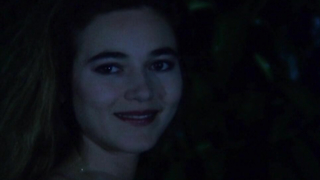 Isabelle Teboul çıplak, Alexandra Pic çıplak, Two Orphan Vampires (1997) filminden sahne