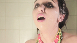 Estrela Straus çıplak, As A Whistle (2010) filminden sahne