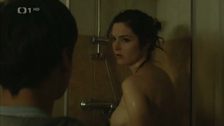 Kristyna Podzimkova çıplak, Ach, ty vrazdy (2012) filminden sahne