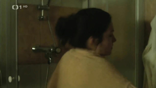 Kristyna Podzimkova çıplak, Ach, ty vrazdy (2012) filminden sahne
