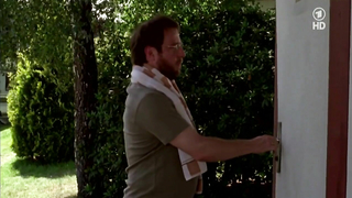 Кэролайн Питерс обнаженная, сцена из сериала «Морд с Ауссихтом» s02e10 (2012)