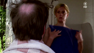 Кэролайн Питерс обнаженная, сцена из сериала «Морд с Ауссихтом» s02e10 (2012)