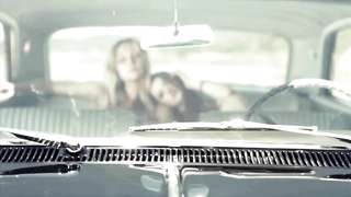 Hannah Ford nua, Alexis Hutt sexy, cena de The Girls of Bad, Bad Love (2012)