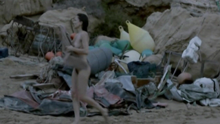 Elena Anaya çıplak, Lejos del mar'dan seks sahnesi (2015)