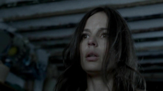 Elena Anaya çıplak, Lejos del mar'dan seks sahnesi (2015)