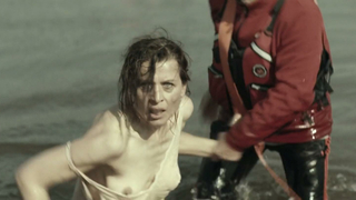 Katarzyna Herman desnuda, Anna Smolowik sexy, escena de sexo de Demon (2015)