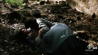 Monica Bellucci nuda, scena di sesso da Briganti (1994)