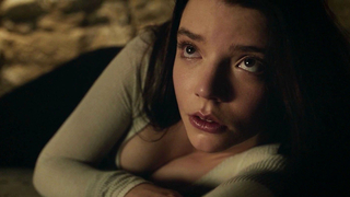 Anya Taylor-Joy, Split (2016) filminden seksi, erotik sahne