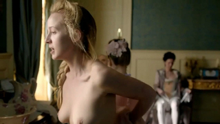 Holli Dempsey nuda, Eloise Smyth sexy, scena di sesso da Harlots s01e04 (2017)