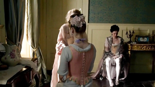 Holli Dempsey nuda, Eloise Smyth sexy, scena di sesso da Harlots s01e04 (2017)