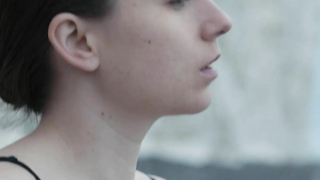 Shian Denovan çıplak, Siren'den seks sahnesi (2014)