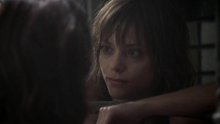 Lizzie Brochere nuda, scena erotica da American Horror Story s02e02 (2012)
