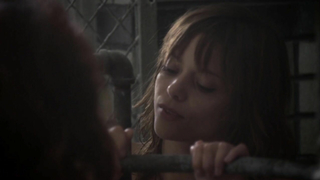 Lizzie Brochere nuda, scena erotica da American Horror Story s02e02 (2012)