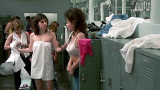 Linda Blair çıplak, Rebecca Perle çıplak, Savage Streets'ten erotik sahne (1984)