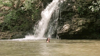 Кейт Грумбридж обнаженная, Сильвия Коллока обнаженная, Кьяра Дженсини обнаженная, Элизабетта Каналис обнаженная, эротическая сцена из Территория Виргинских островов (2007)