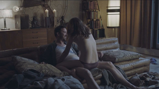 Stefanie Honer seksi, Ostfriesenkiller'den (2017) seks sahnesi