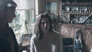 Свенья Юнг обнаженная, эротическая сцена из сериала «Остфризенкиллер» (2017)