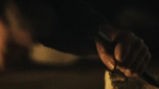 Эмилия Кларк обнаженная, сцена секса из Голоса из камня (2017)