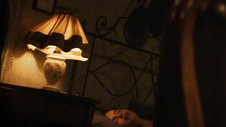 Эмилия Кларк обнаженная, сцена секса из Голоса из камня (2017)